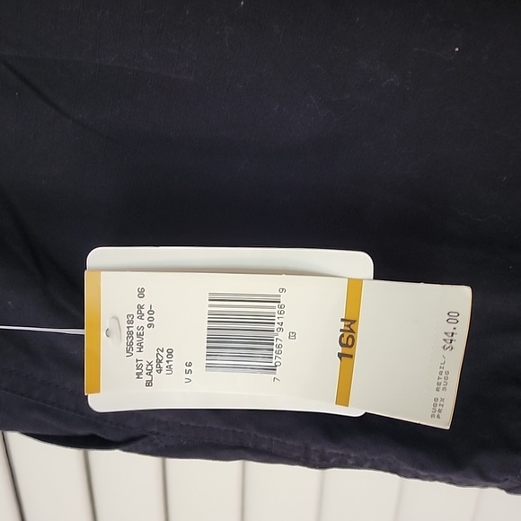 Jones New York black cargo shorts new with tag.drawstring adjust waist. Size 16W - Picture 3 of 5